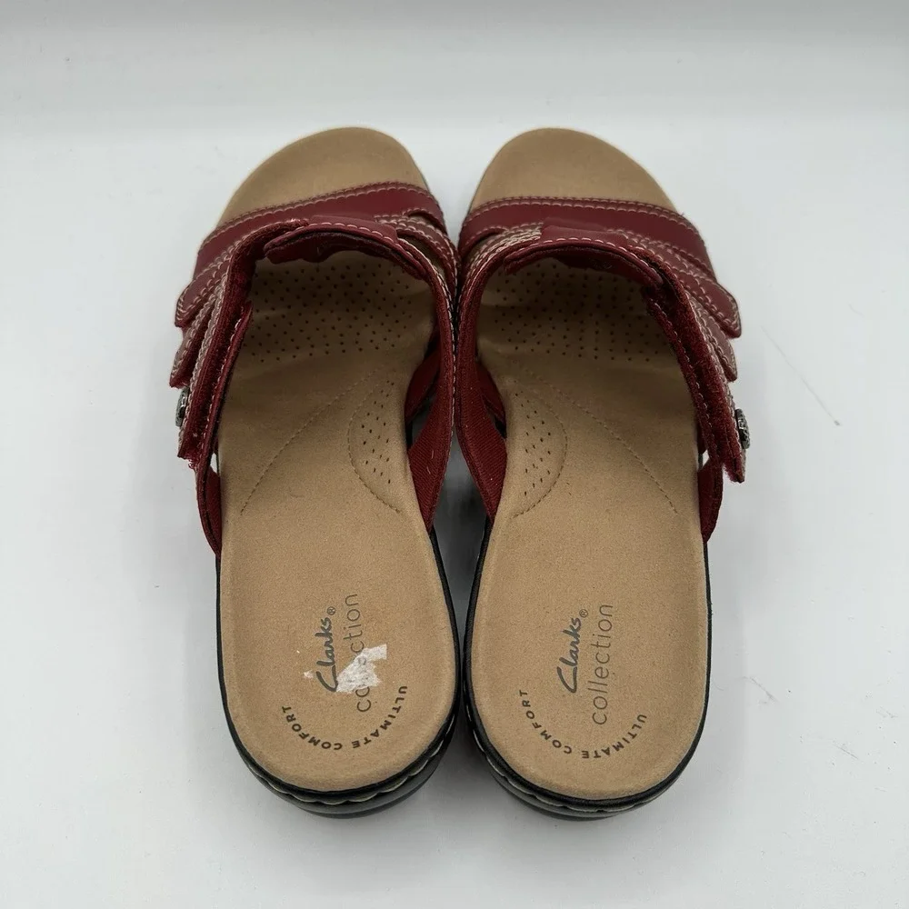 Clarks Sandals Womens Sz‎ 7 W Red Leather 4 Strap Strappy Slip On Slides - Picture 9 of 11
